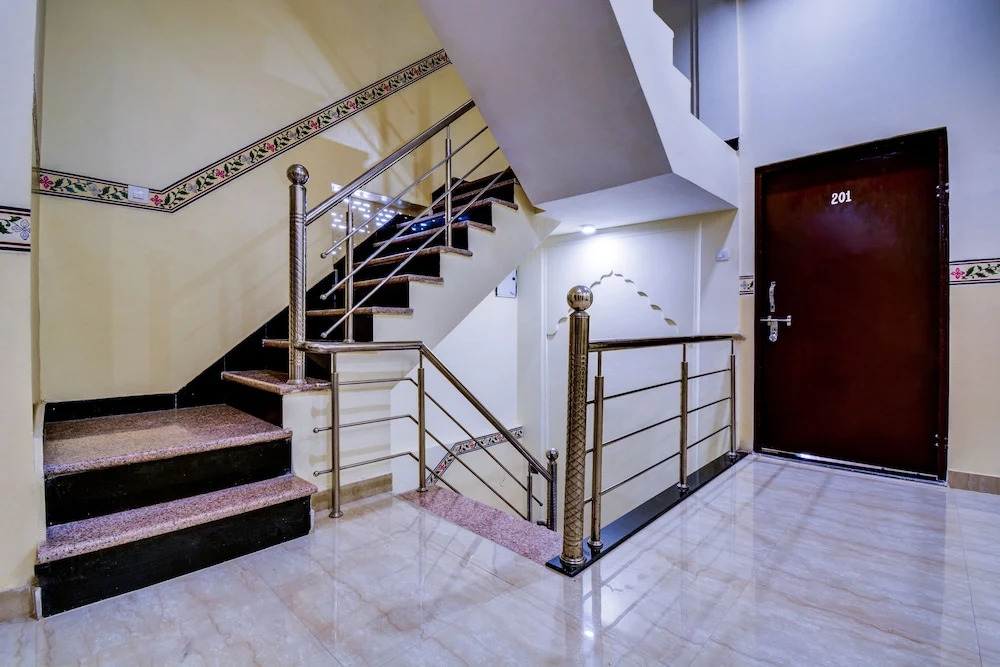 OYO 22287 Hotel Dev Palace