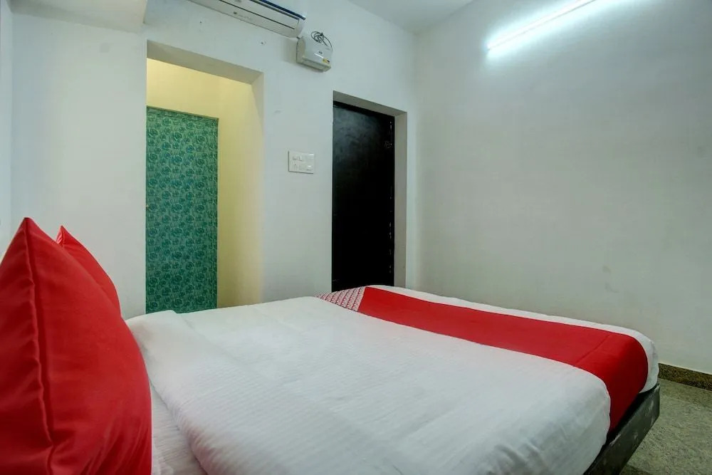OYO 24597 Dheeran Home Stay