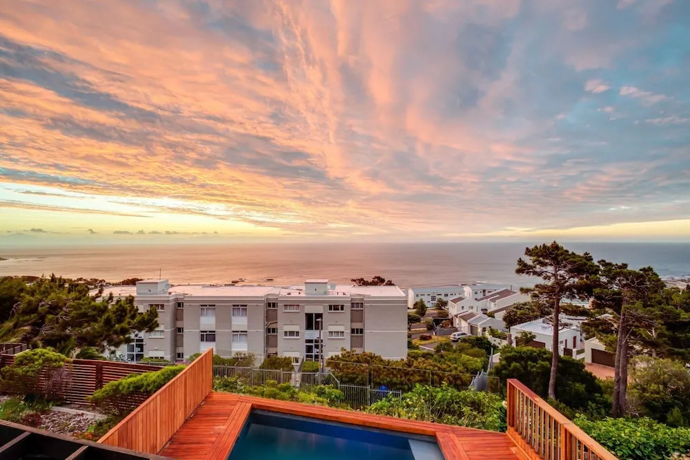 Stylish Holiday Apartment w Private Pool 180 Views Malibu