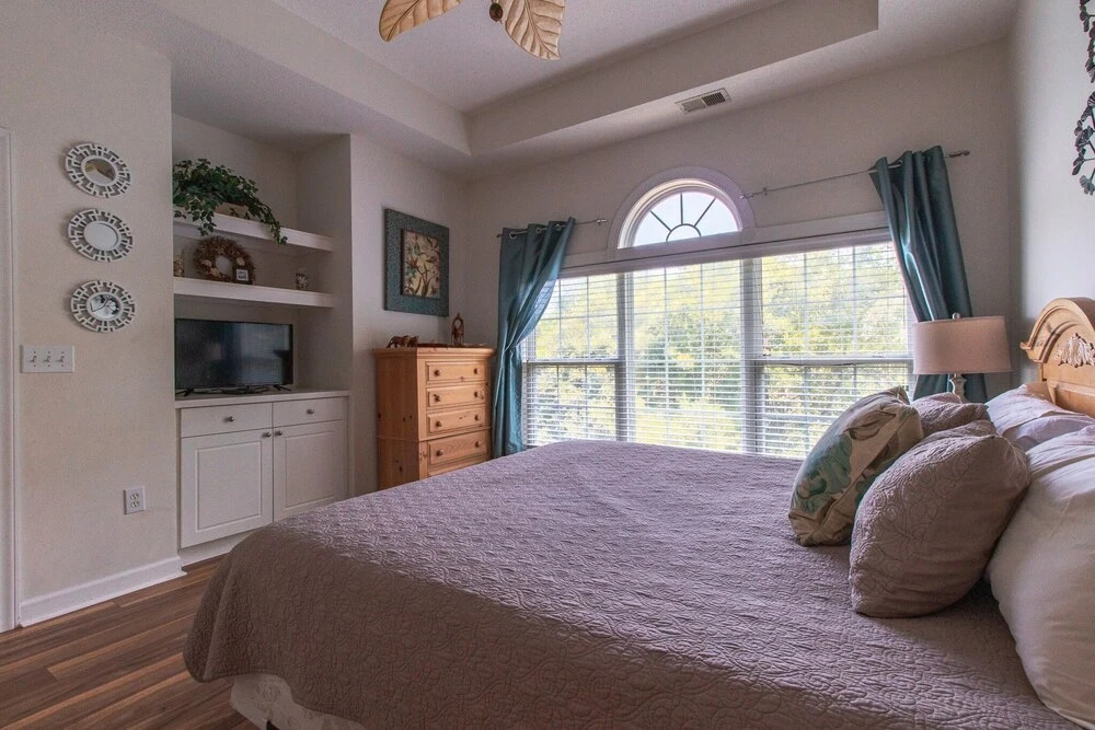 Wedgewood #233 2 Bedroom Condo by Redawning