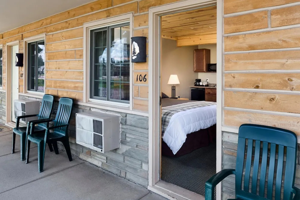 Rock Crest Lodge & Cabins