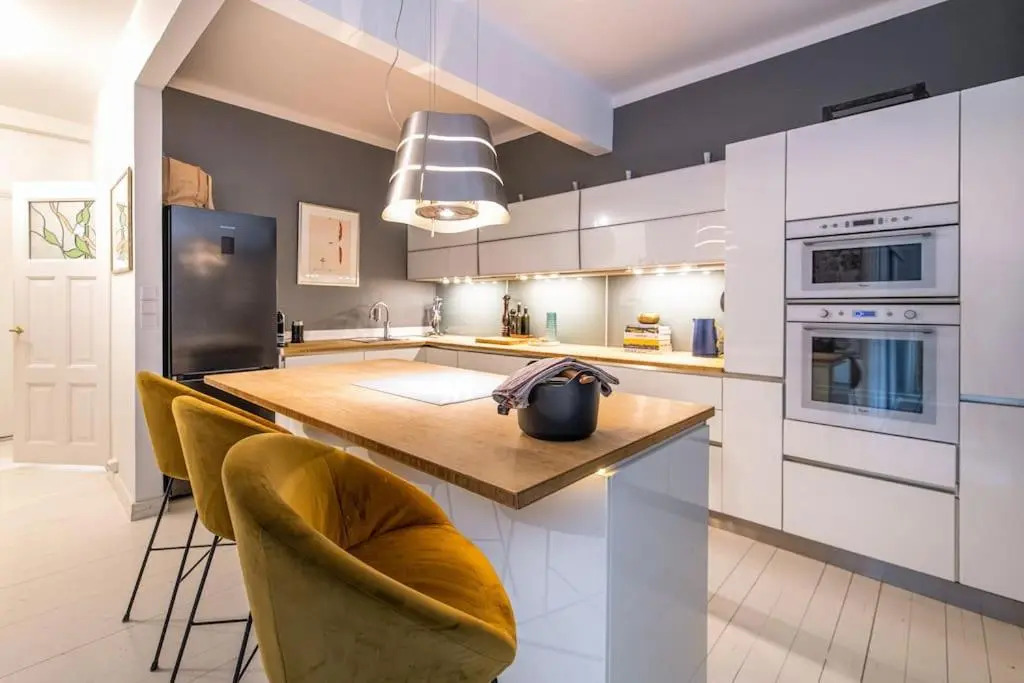 Fab 2br just 3 blocks from Market Square