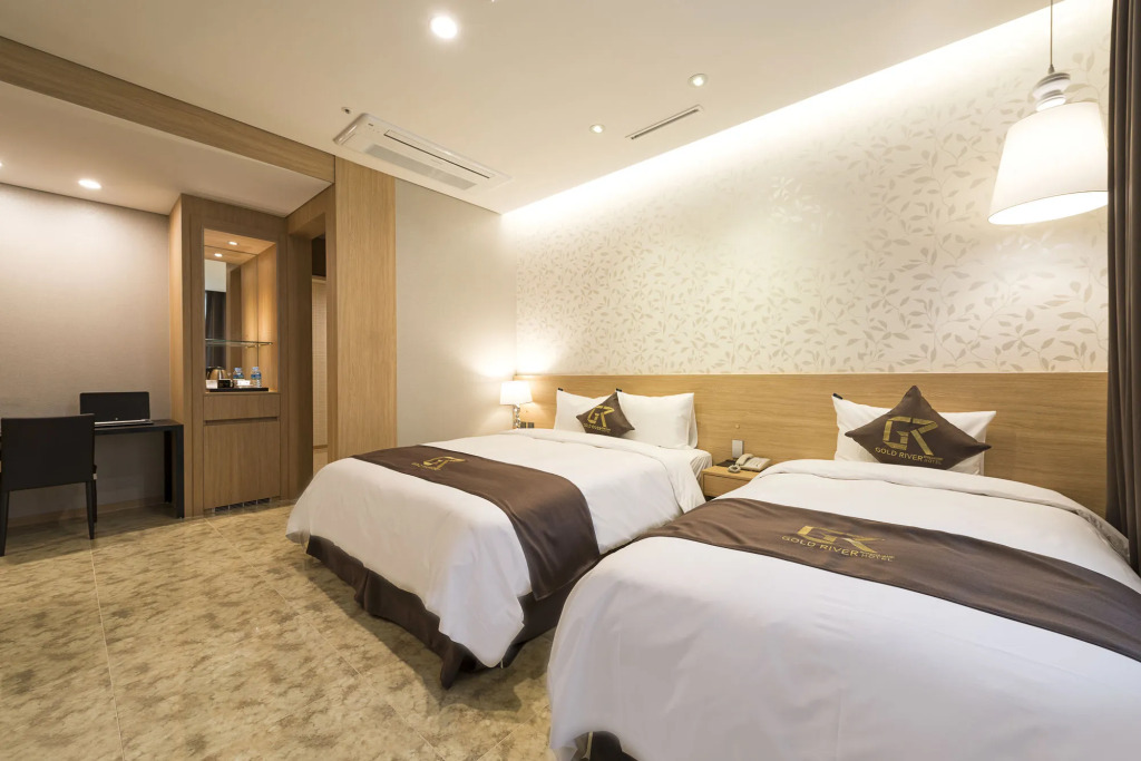 GoldRiver Hotel