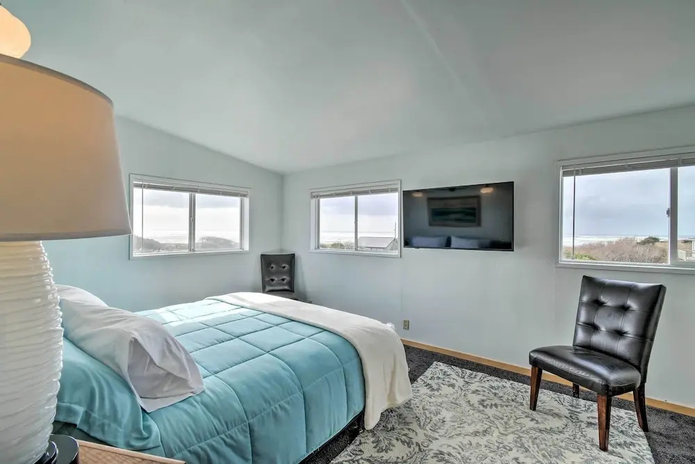 Coastal Retreat: Deck, Ocean Views + Walk to Beach