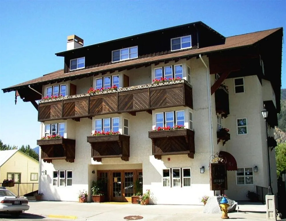 The Blackbird Lodge