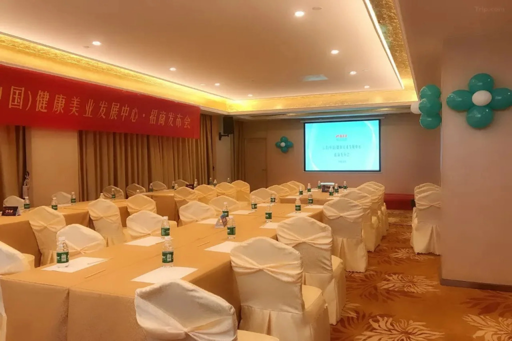 Vienna International Hotel (New Economic Development Zone store of Nanchang West Railway Station)