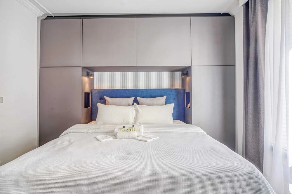 Luxe Apartment Near Père Lachaise Cemetery