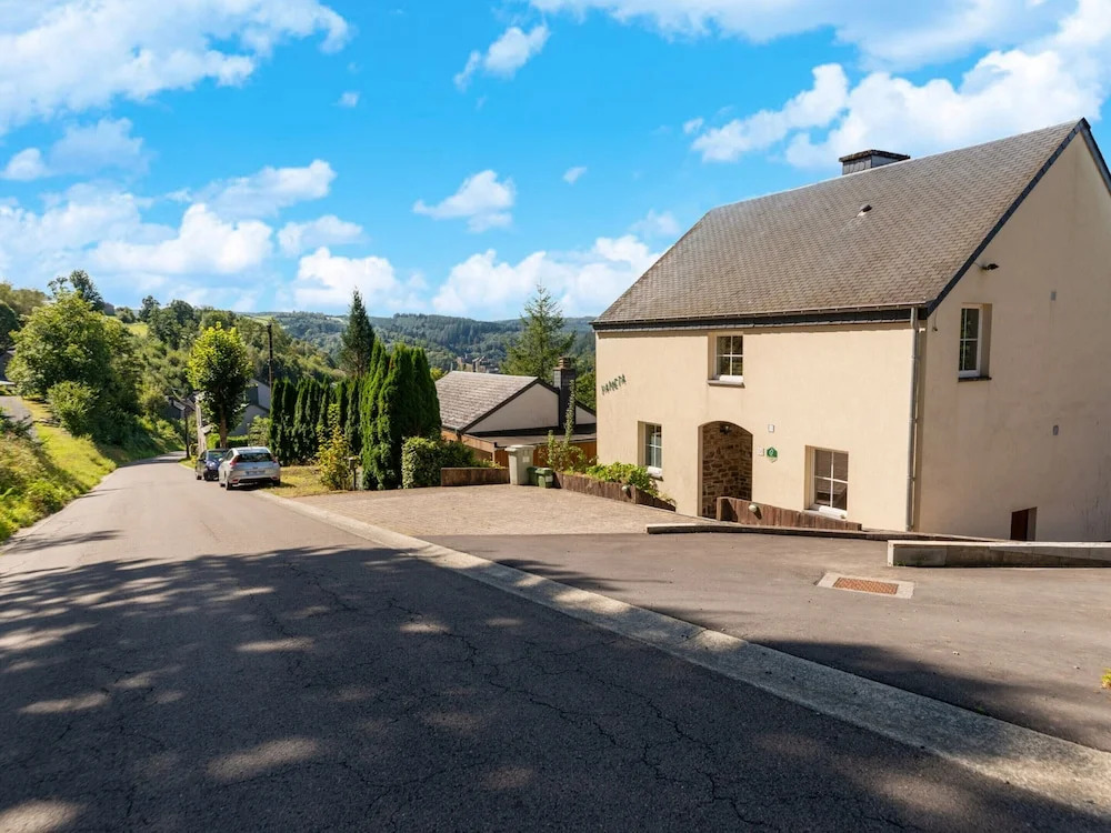 Forest-Edge Hideaway, Bouillon