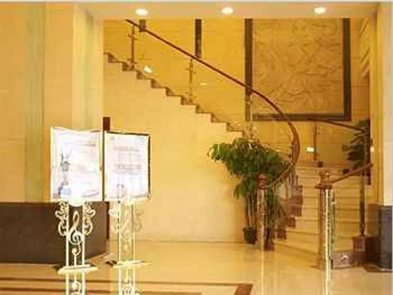 Vienna International Hotel (Shenzhen Shuanglong Subway Station)