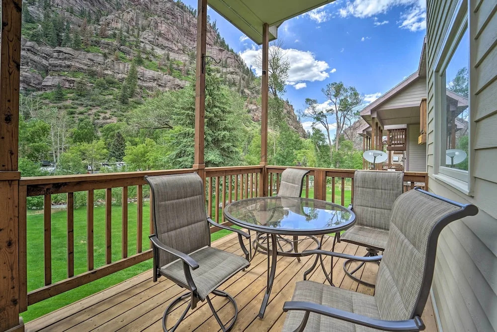 Townhome w/ Mtn Views: 1 Block to Downtown Ouray!