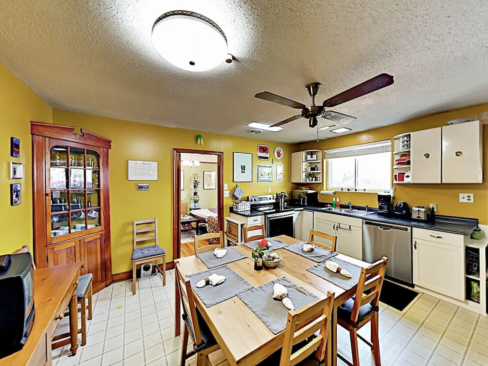 1734 Charleston (1655-161089) - 2 Br Home