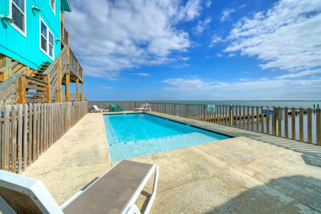 Panoramic Water Views, Shared Pool, Boat Dock Bayside Lodge by Avantstay