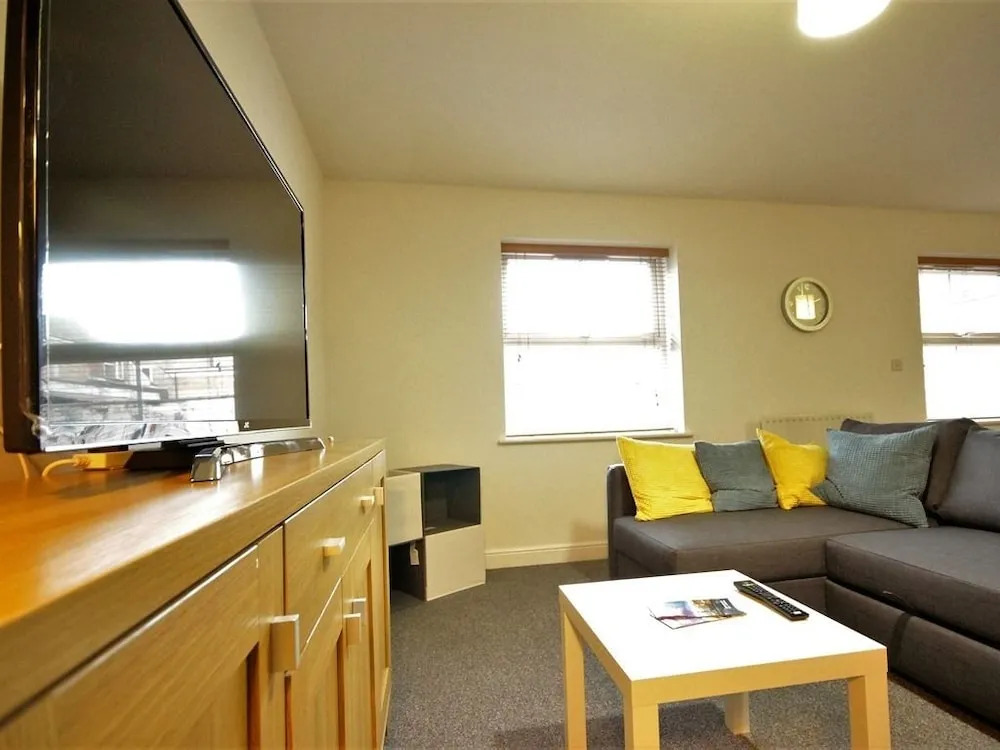 Kings Court Apartment