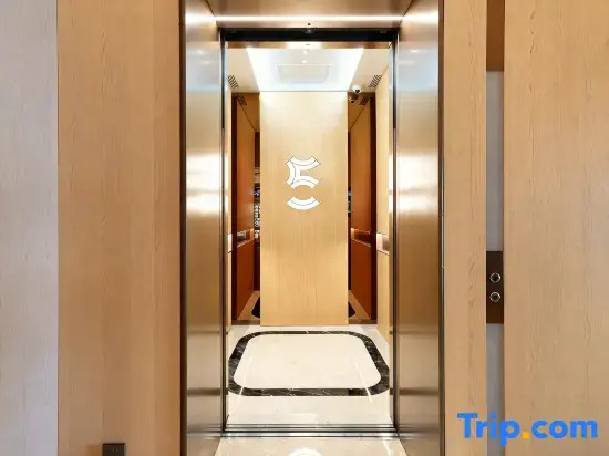 Hotel Five