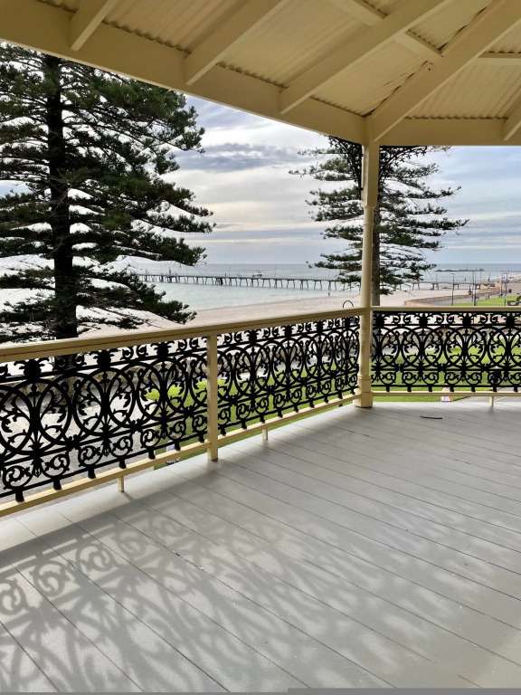 Seafield Tower Glenelg Apartment