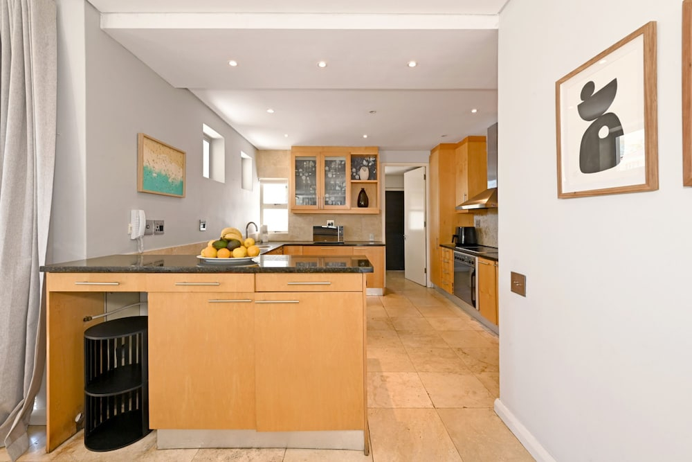 5 Bed House Pool Fresnaye Sea Point