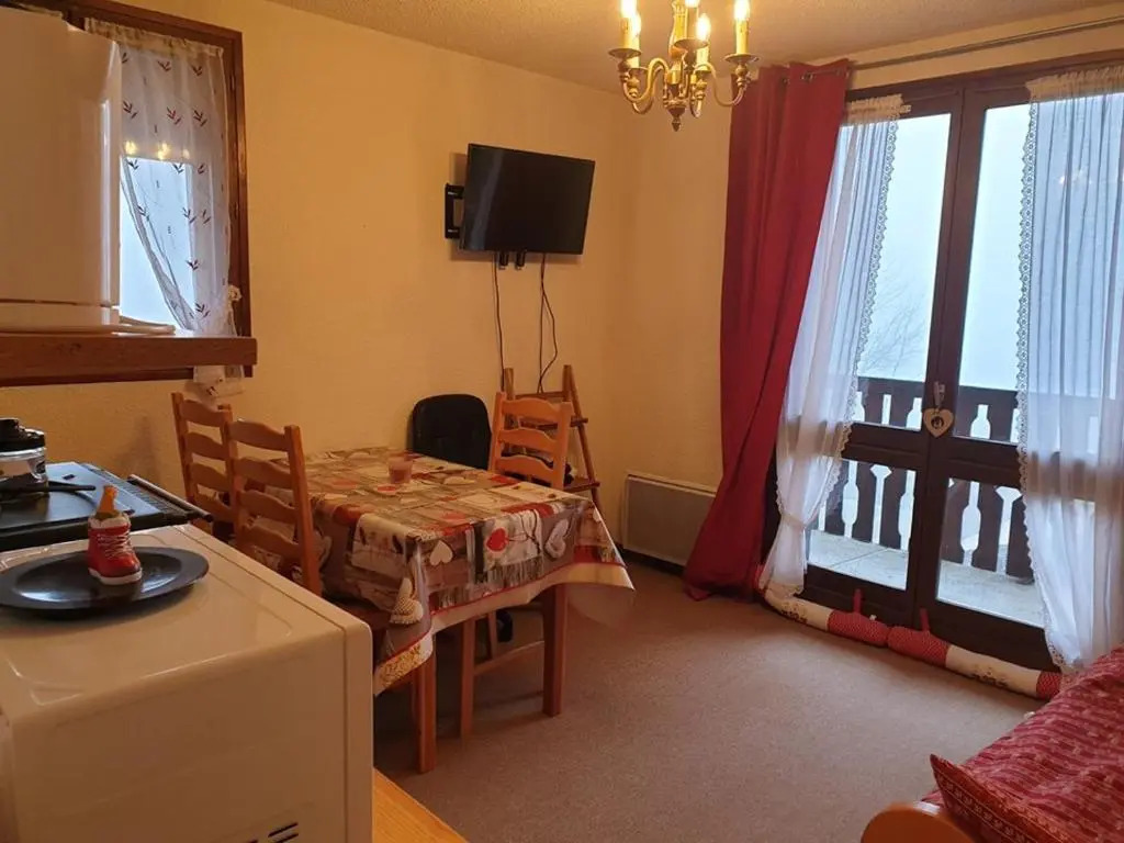 Appartement Le Biot, 2 pièces, 6 personnes - FR-1-573-61
