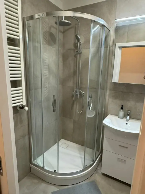 1 Bed Flat - Sleeps 2 - Pets - Smoking on Terrace