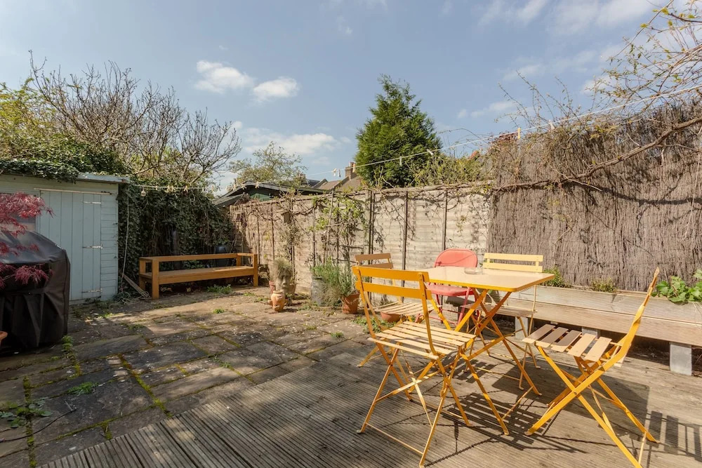 2 Bedroom House With Garden in Tooting