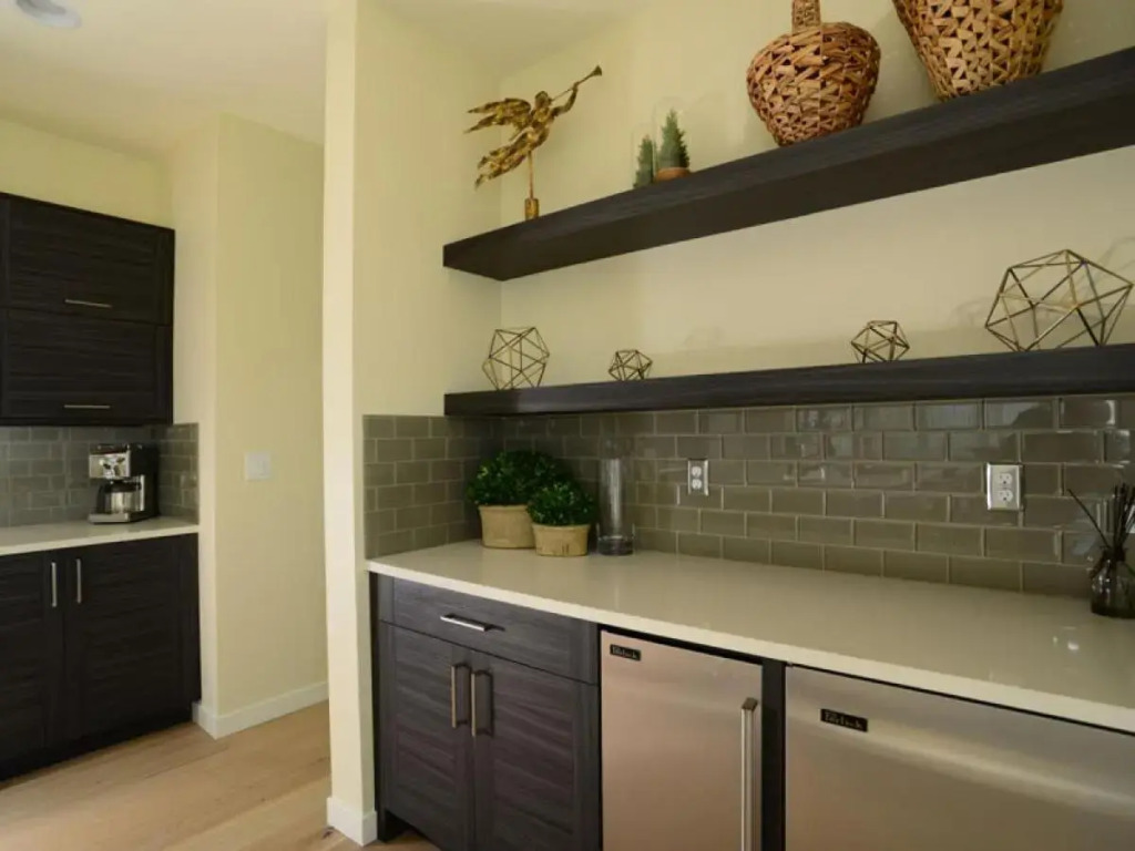 Arroyo with a Carriage House #60