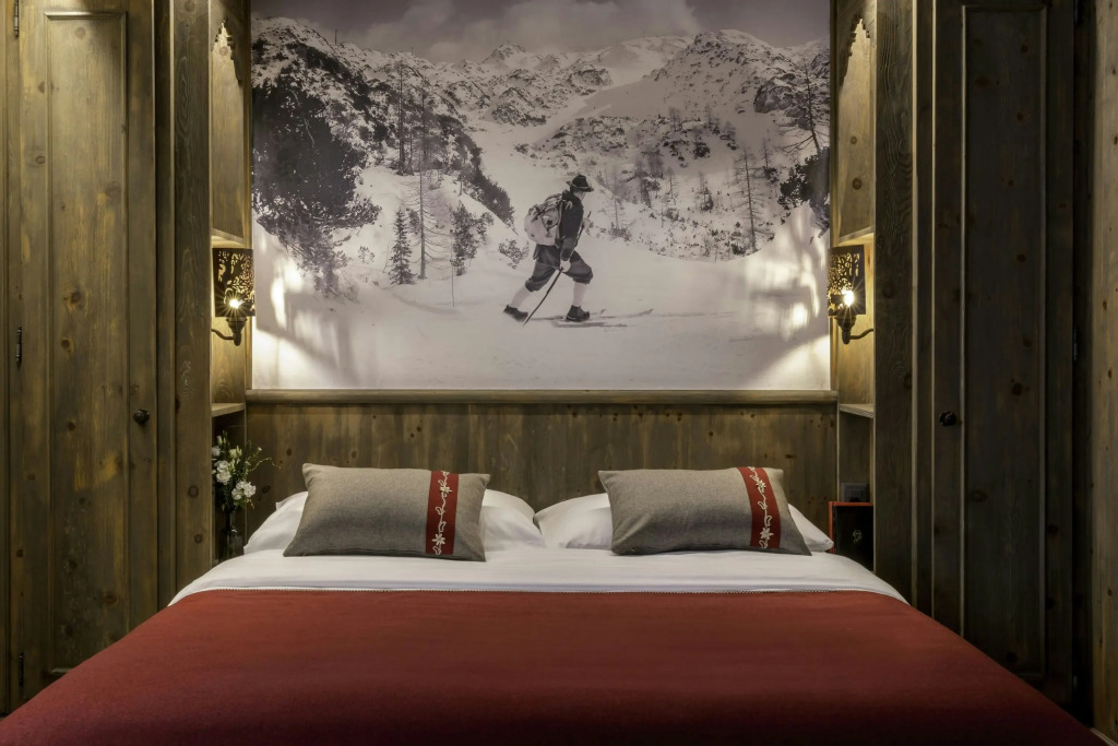 Edelweiss Manotel