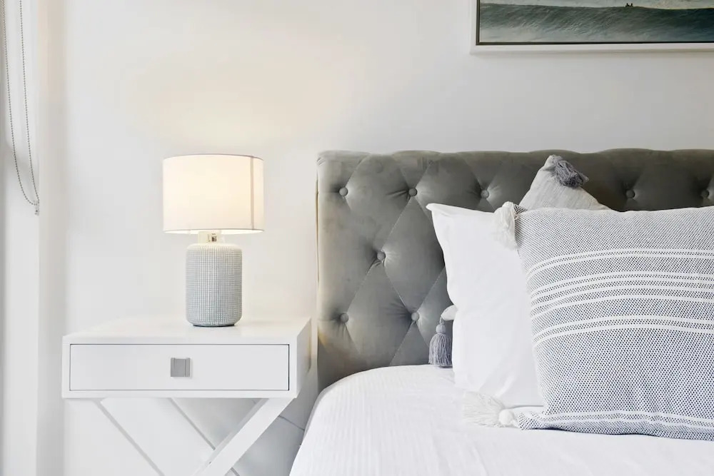 Brand New Ultra Luxe Apt Next To Central CBD