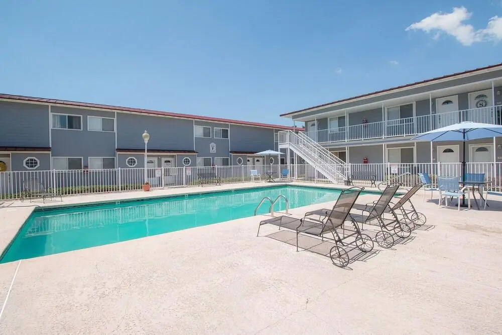 Oak Shores 66