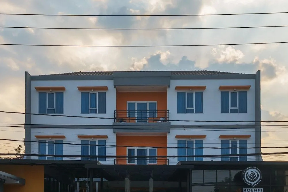 Alqueby Hotel near Kiara Artha Park & Trans Studio Mall Mitra RedDoorz