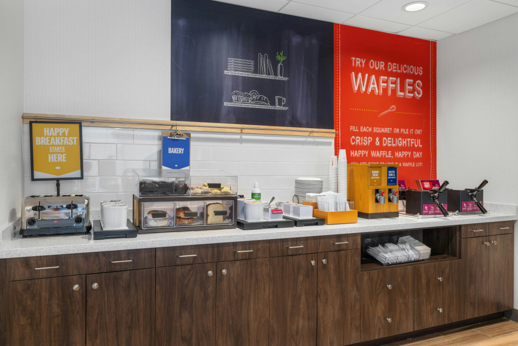 Hampton Inn & Suites Bakersfield Central