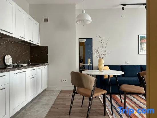 Bright SKYLINE 2-rooms apartment near Mega Center