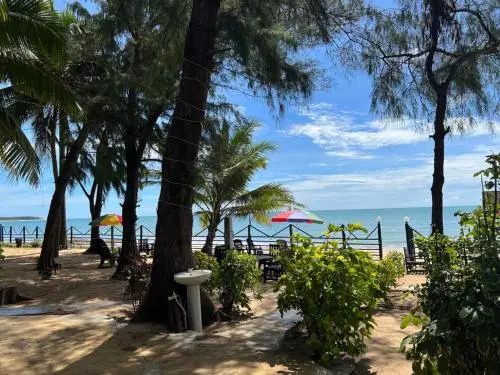 Tsunami beach hotel arugambay