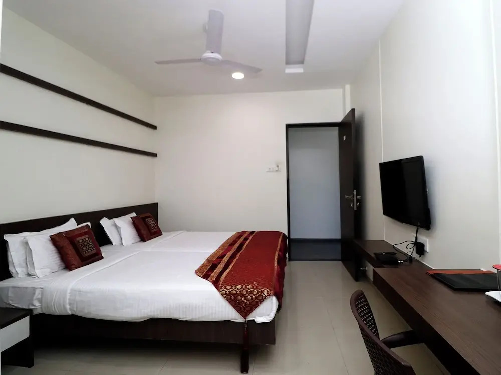 Hotel Girnar