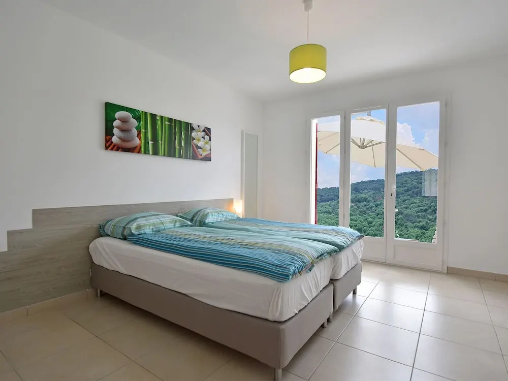 Pleasing Villa in Artignosc-sur-verdon With Swimming Pool