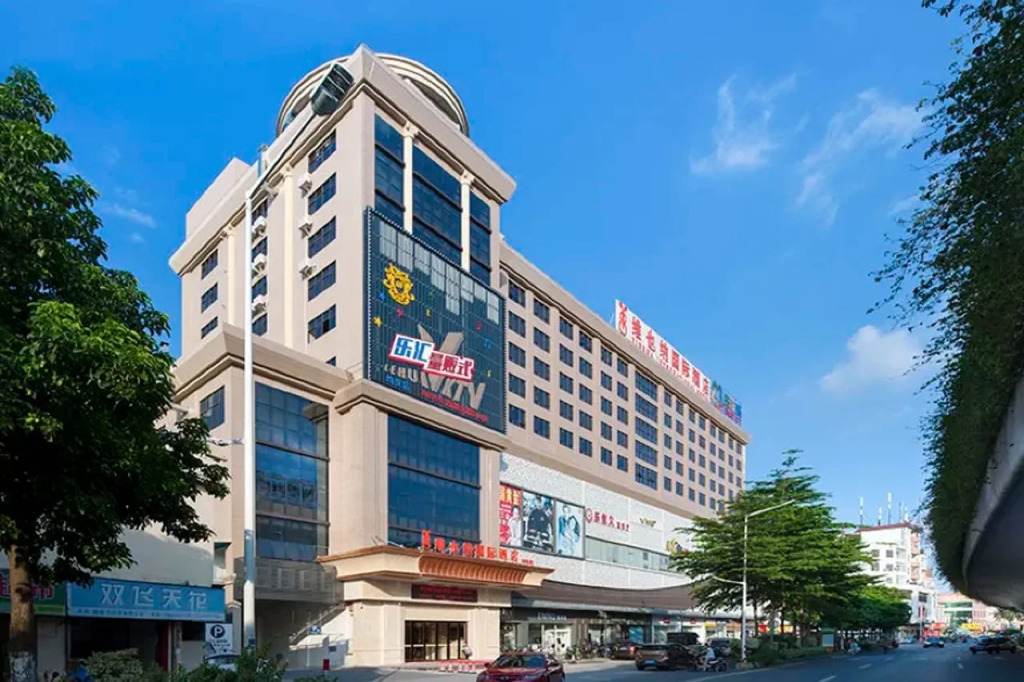 Vienna International Hotel ( Shunde Jun'anBiguiyuan Golf Club）