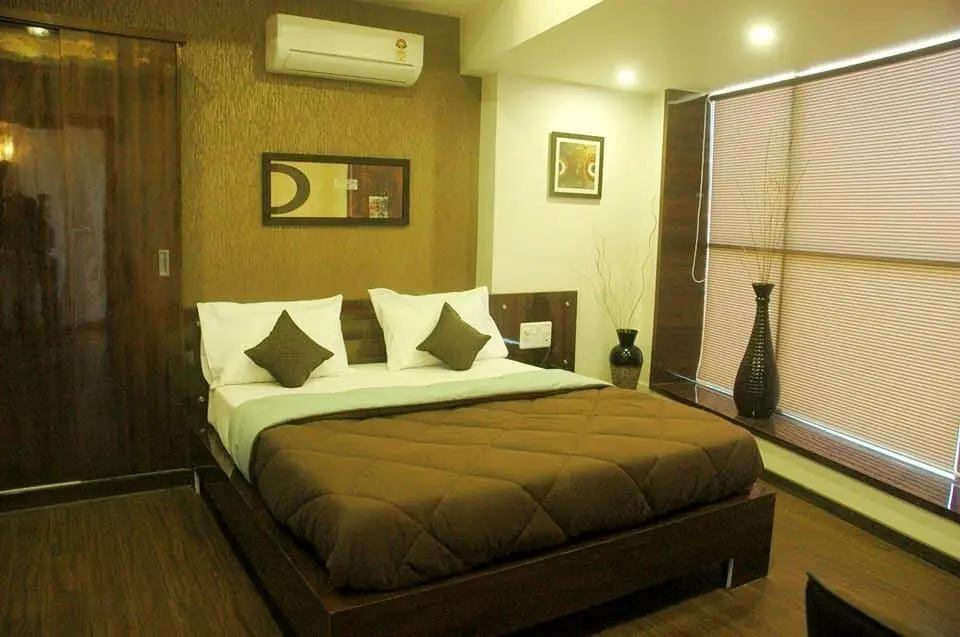 Hotel S S Inn