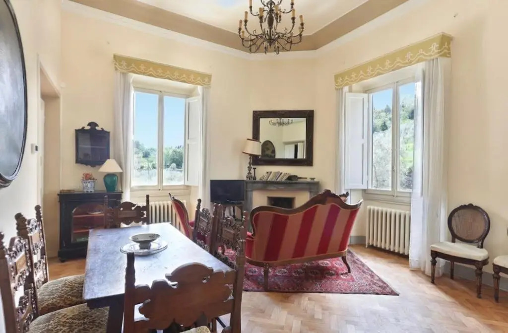 3bdrm luxury Apartment in Tuscan Villa,Private Estate, shared Swimmingpool