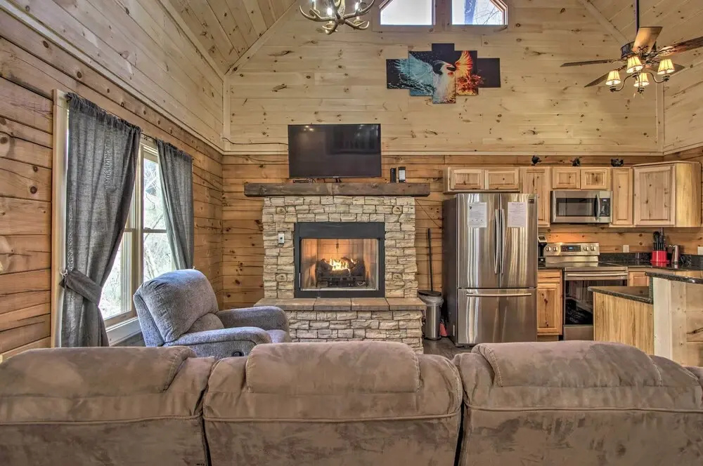 'the Phoenix' Cabin w/ Hot Tub in Gatlinburg!