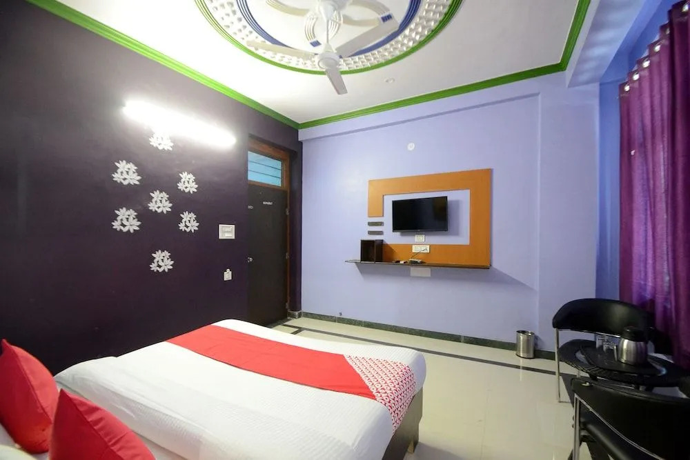 OYO 19451 Hotel Blue Moon