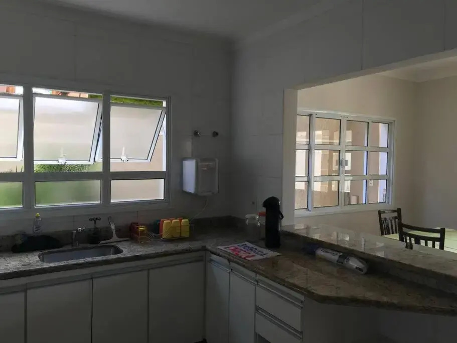 Casa de praia com piscina e churrasqueira - Indaiá Bertioga