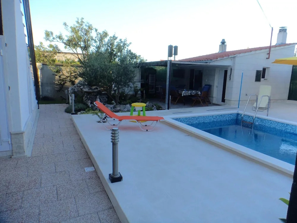 Apartment With one Bedroom in Kaštel Štafilic, With Pool Access, Enclo