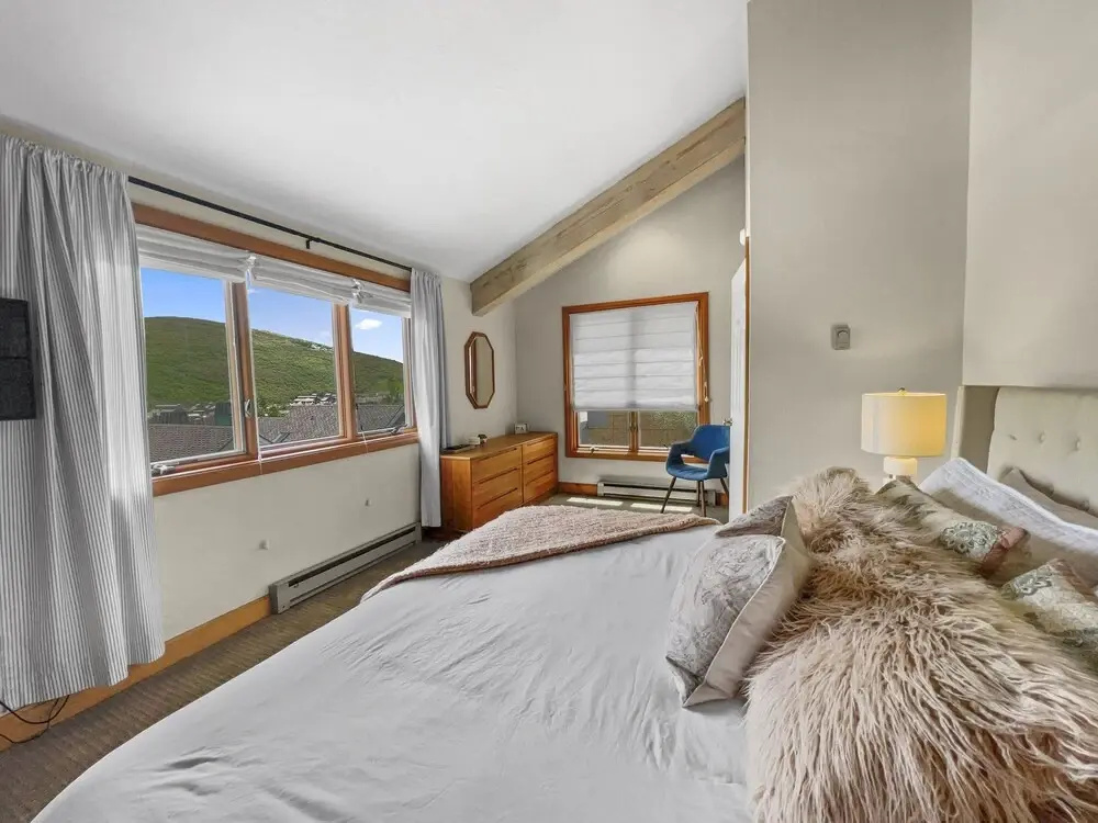 1010 Skiers Paradise At Lowell! Walk To The Slopes Of Park City Mountain! 2 Bedroom Home by RedAwning