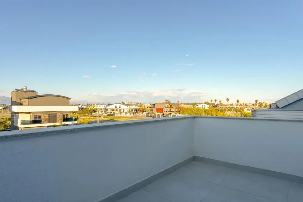 Stylish Flat w Balcony Near Lara Beach