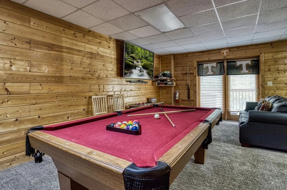 Ern813 - Heavenly View- Great Location! Close To All The Action! 6 Bedroom Cabin by RedAwning