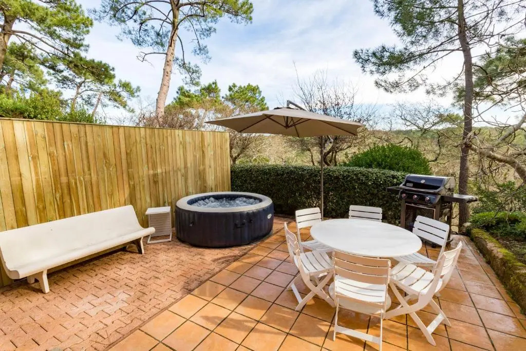 Forest flat / Terrasse-spa-bbq-10min à pieds de la plage