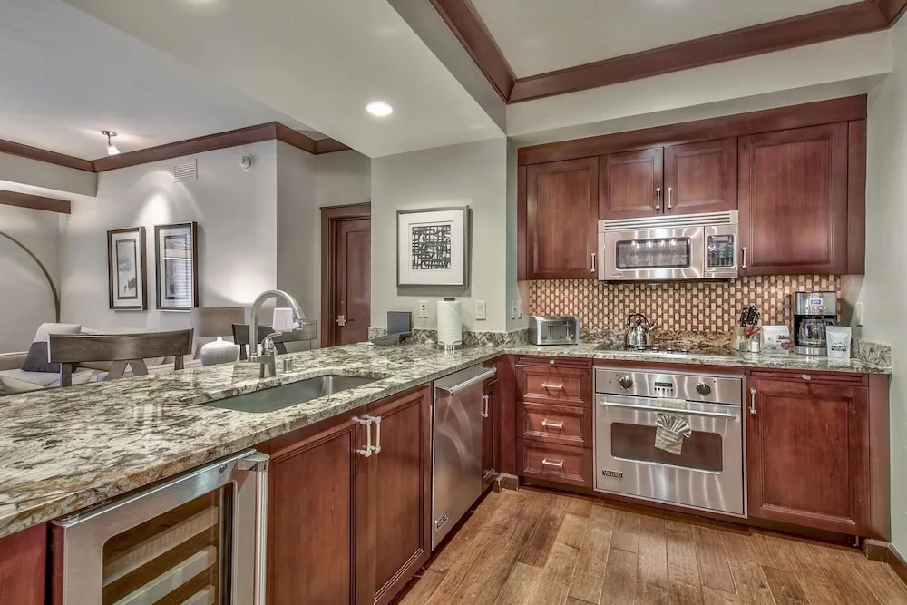 Summer Sale: Constellation S | 3 Bedroom Penthouse Condo by RedAwning