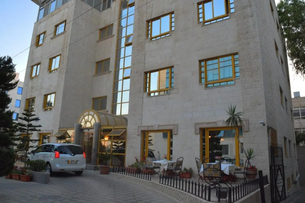 Capri Hotel Suites