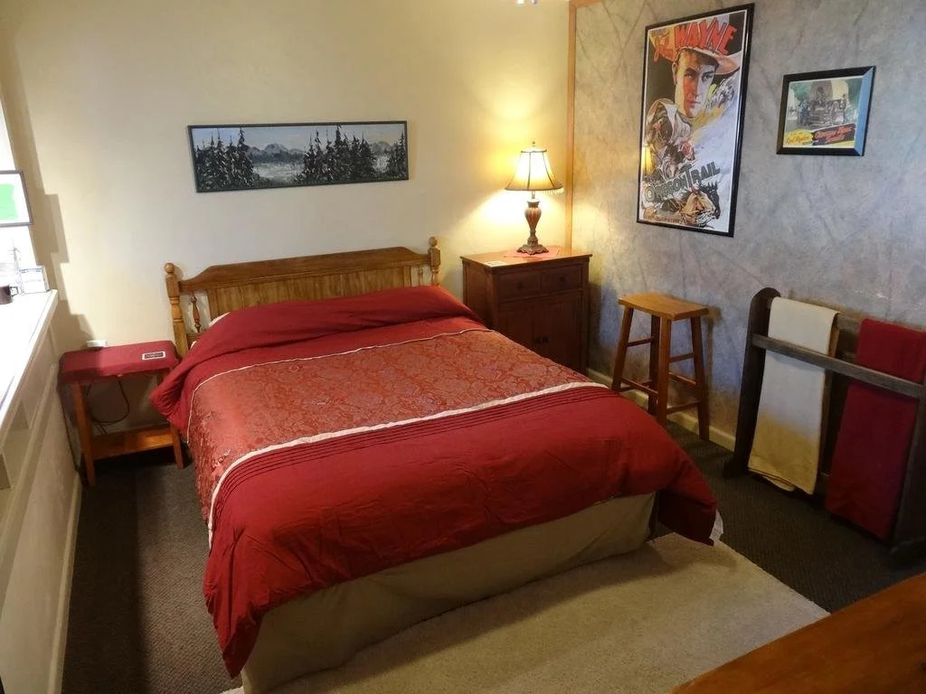 The Star Trek - USS Enterprise Room at the Itty Bitty Inn