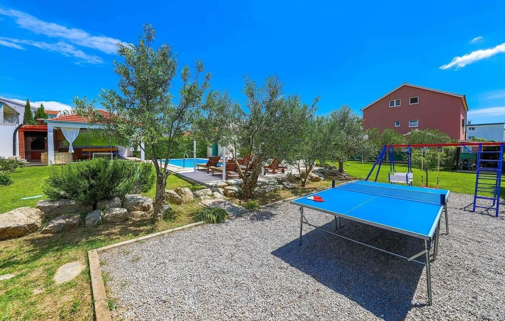 Beautiful Home in Kastel Luksic With Sauna, Wifi and 7 Bedrooms