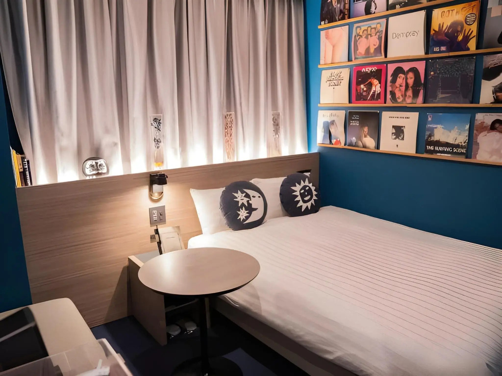 Hotel She, Osaka