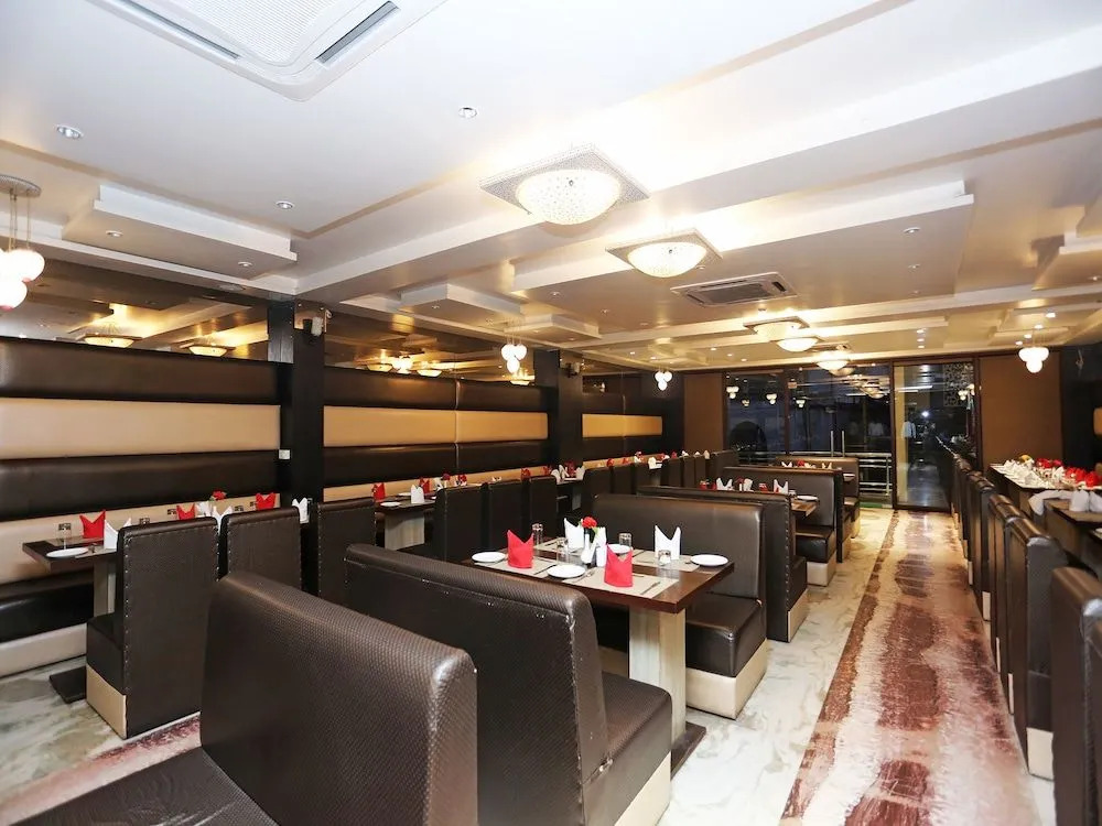 Oyo 19743 the Chef'S Club